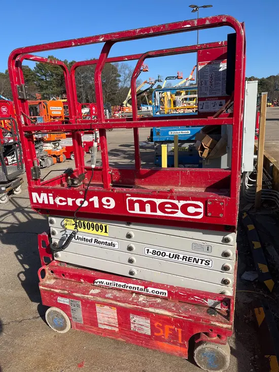 2018 MEC MICRO 19 Scissor Lift
