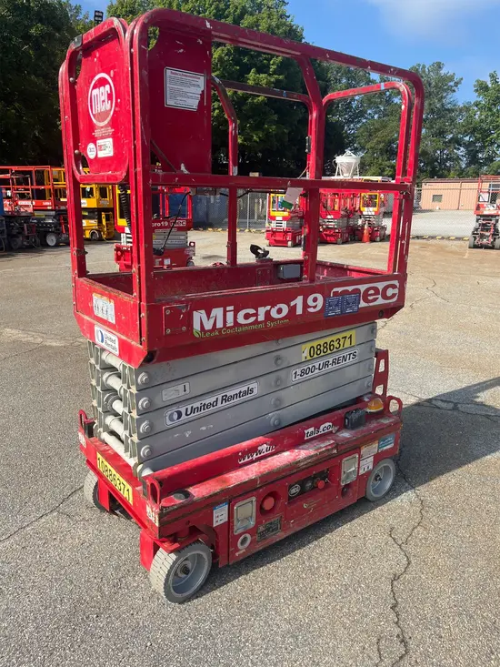 2019 MEC MICRO 19 Scissor Lift