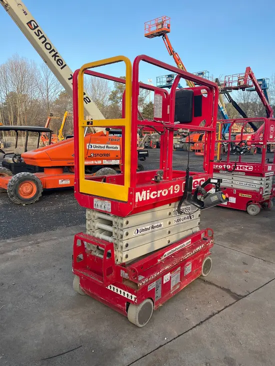 2018 MEC MICRO 19 Scissor Lift