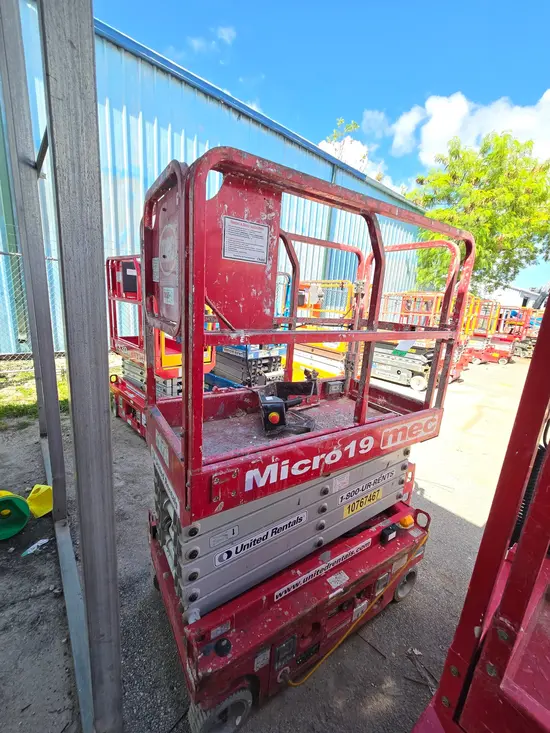 2018 MEC MICRO 19 Scissor Lift