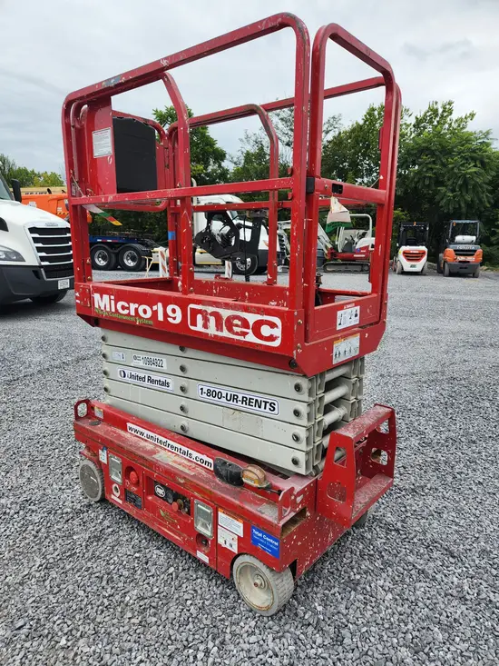 2019 MEC MICRO 19 Scissor Lift