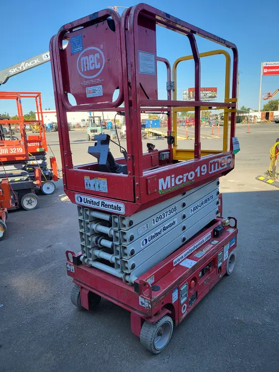 2019 MEC MICRO 19 Scissor Lift