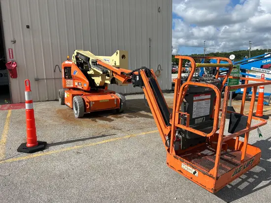 2017 JLG E400AJPN Articulating Boom Lift