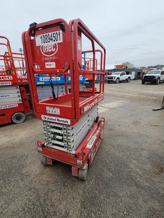 2019 MEC MICRO 19 Scissor Lift