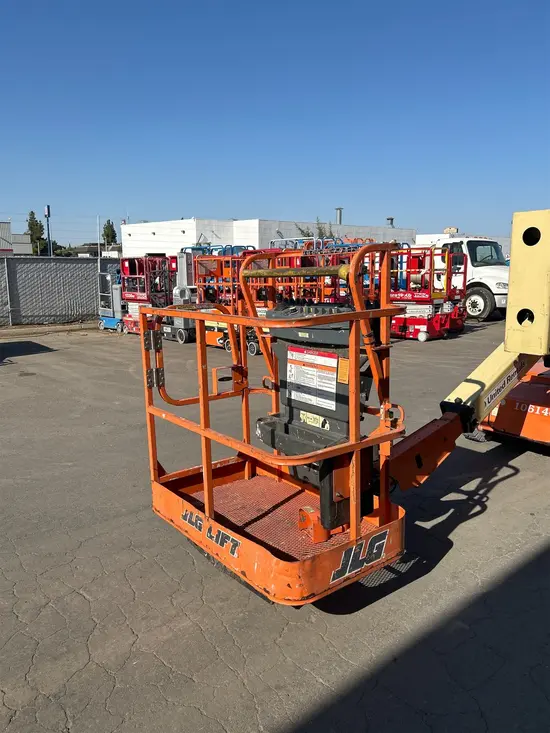 2017 JLG E400AN Articulating Boom Lift