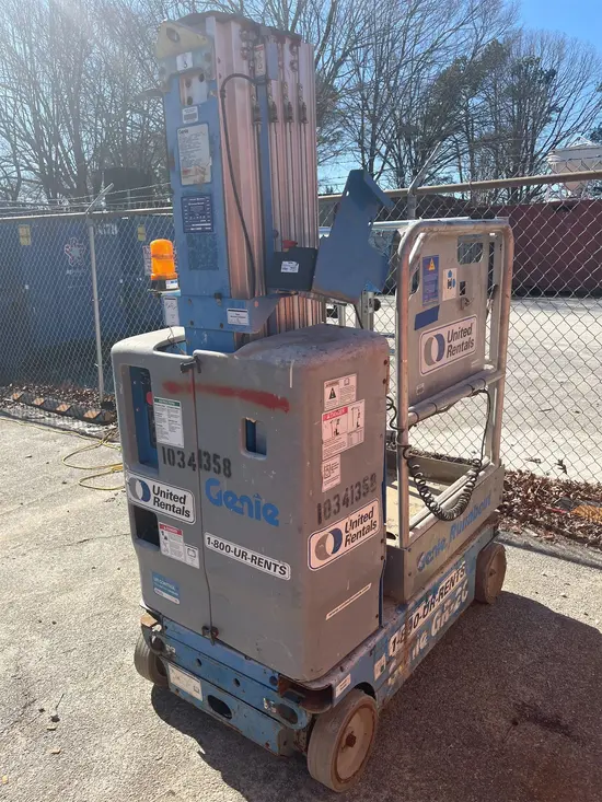 2015 Genie GR-20 Self-Propelled One-Person Lift