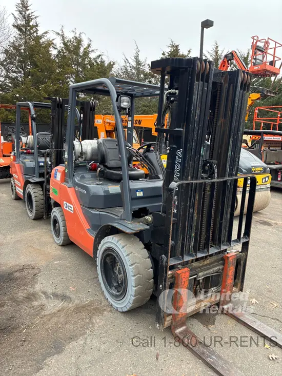 2018 Toyota 8FGU30 Warehouse Forklift