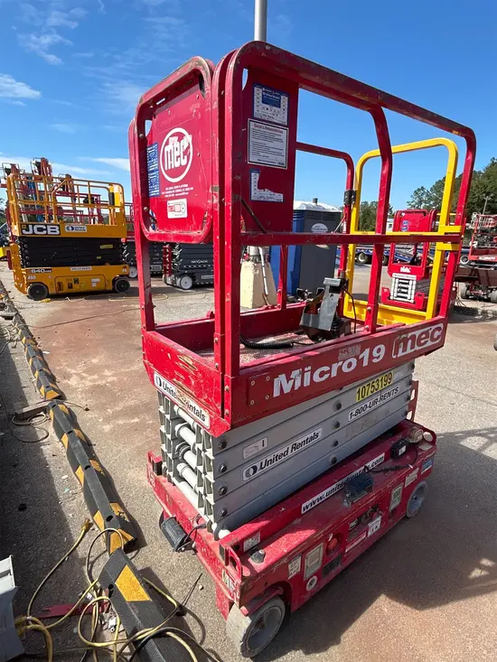 2018 MEC MICRO 19 Scissor Lift
