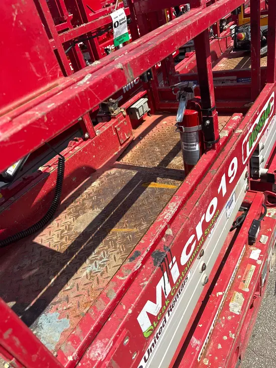 2019 MEC MICRO 19 Scissor Lift