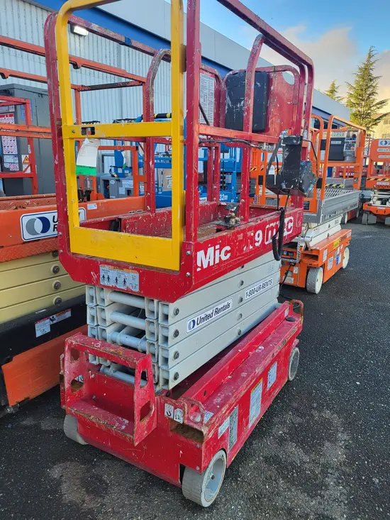 2018 MEC MICRO 19 Scissor Lift