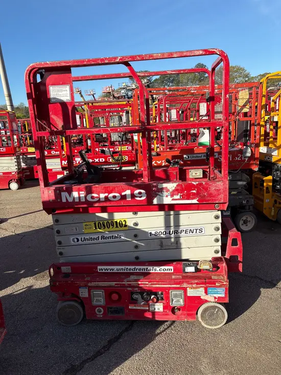 2018 MEC MICRO 19 Scissor Lift