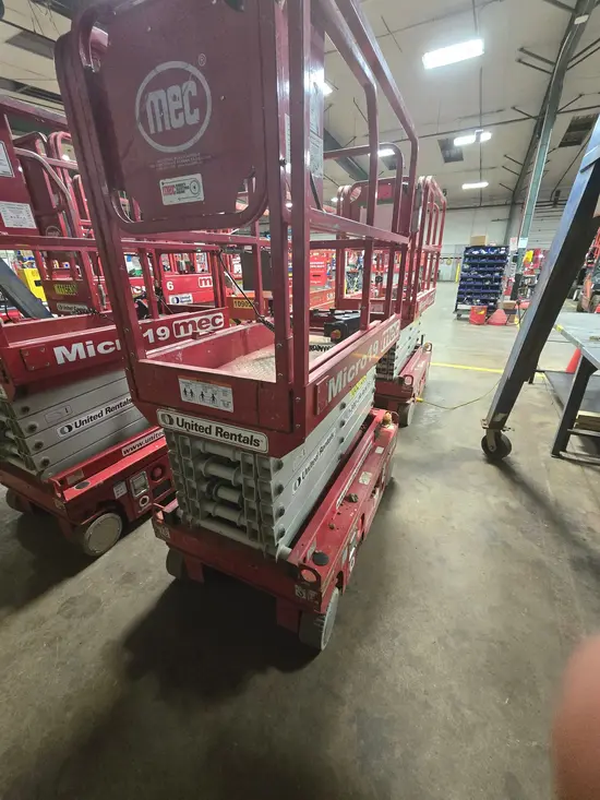 2018 MEC MICRO 19 Scissor Lift
