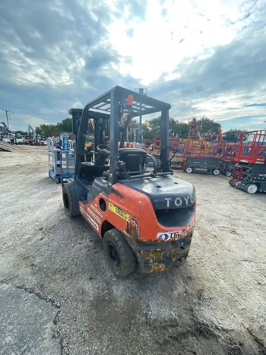2018 Toyota 8FGU30 Warehouse Forklift