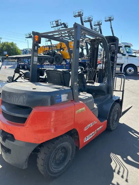2017 Toyota 8FD35U Warehouse Forklift