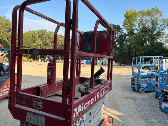 2019 MEC MICRO 19 Scissor Lift