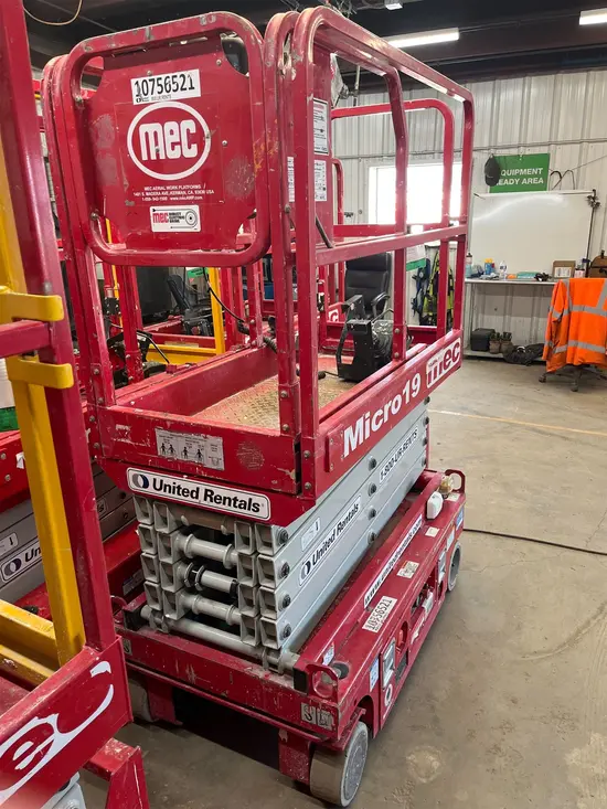 2018 MEC MICRO 19 Scissor Lift
