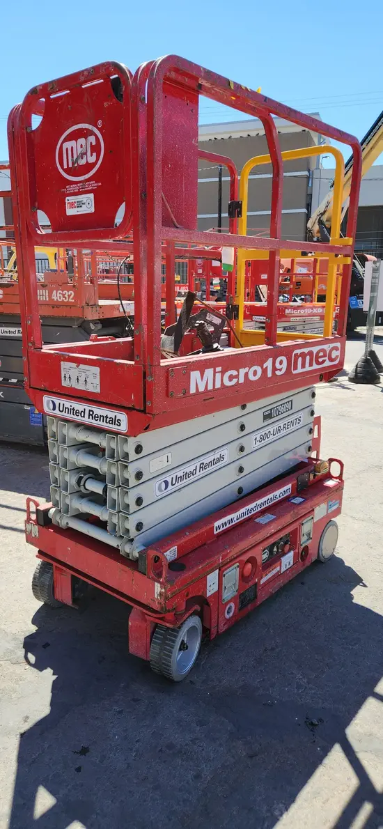 2018 MEC MICRO 19 Scissor Lift