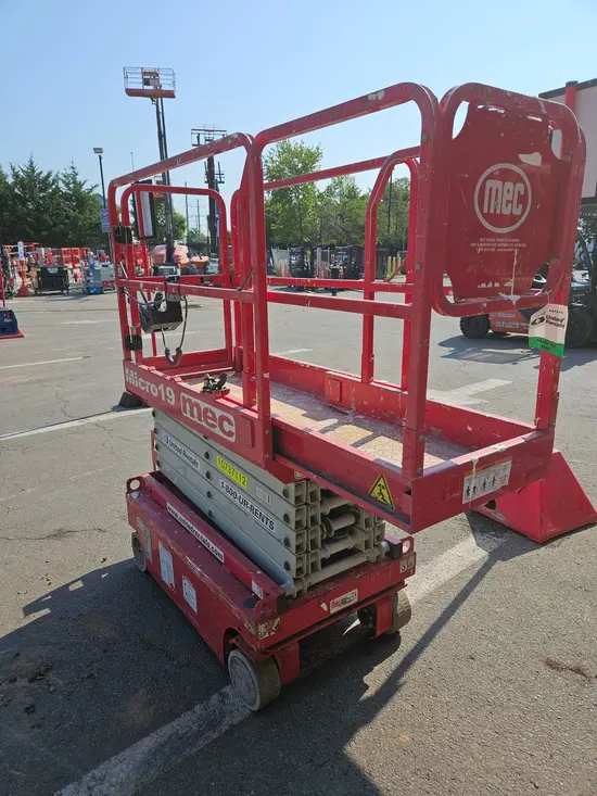 2018 MEC MICRO 19 Scissor Lift