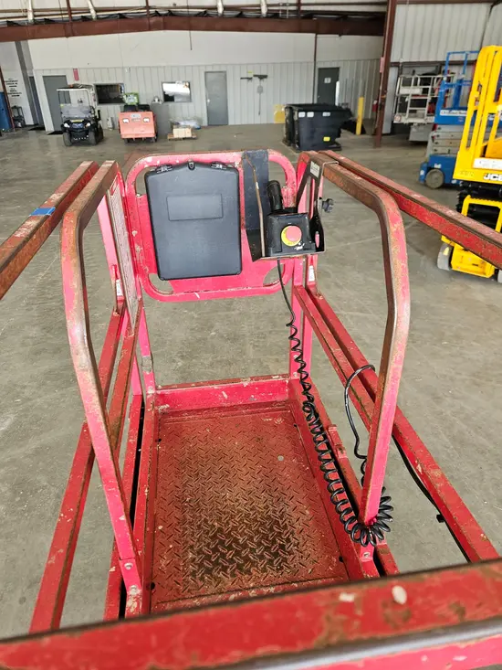 2018 MEC MICRO 19 Scissor Lift
