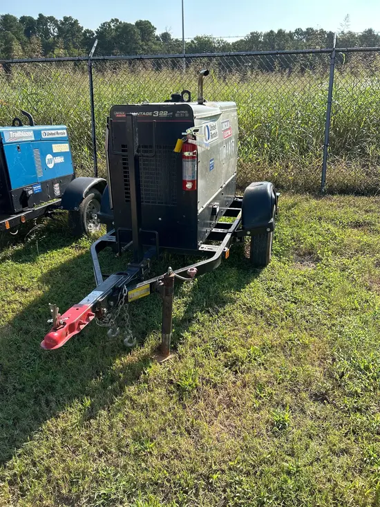 2021 Lincoln Electric VANTAGE 322 Welder