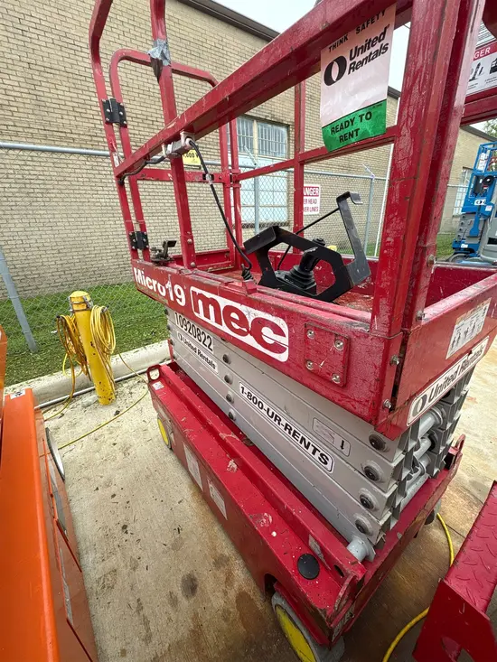 2019 MEC MICRO 19 Scissor Lift