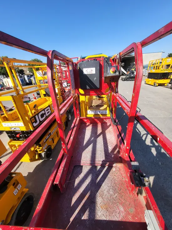 2018 MEC MICRO 19 Scissor Lift