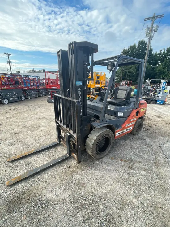 2018 Toyota 8FGU30 Warehouse Forklift