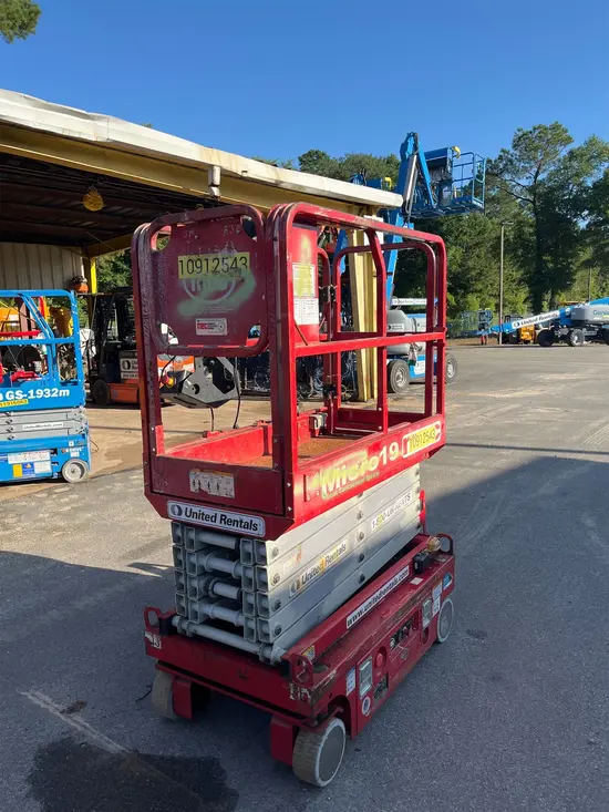 2019 MEC MICRO 19 Scissor Lift