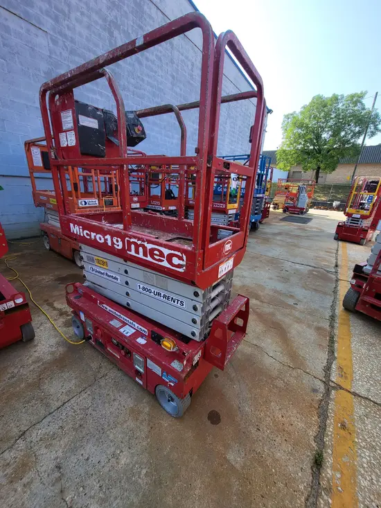 2018 MEC MICRO 19 Scissor Lift