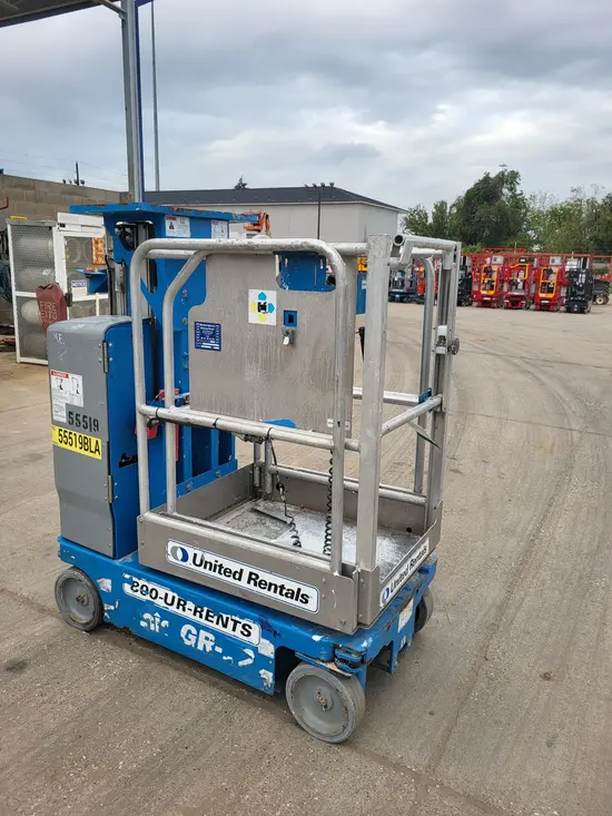 2017 Genie GR-12 Self-Propelled One-Person Lift
