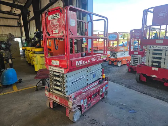 2019 MEC MICRO 19 Scissor Lift