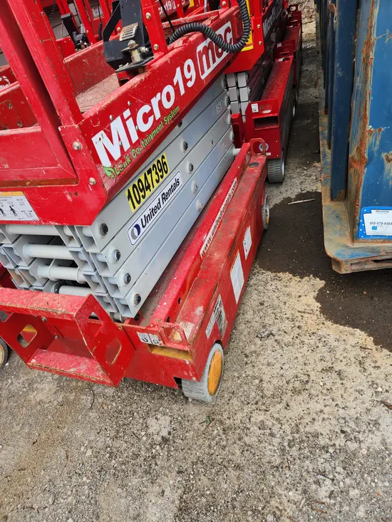 2019 MEC MICRO 19 Scissor Lift