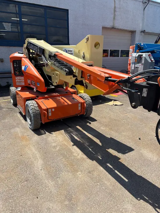 2017 JLG E400AJPN Articulating Boom Lift