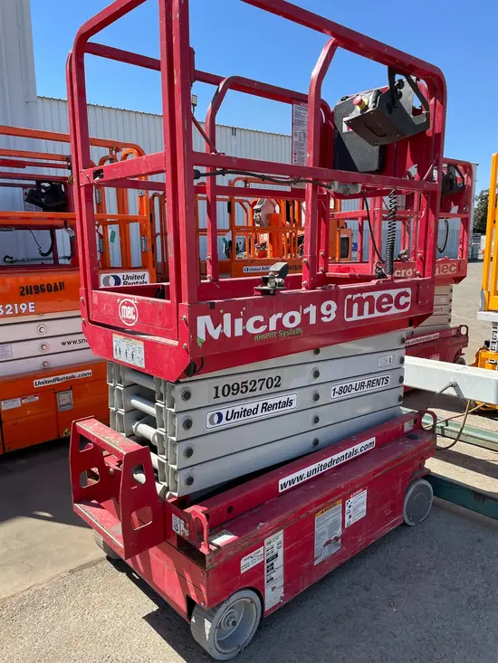 2019 MEC MICRO 19 Scissor Lift
