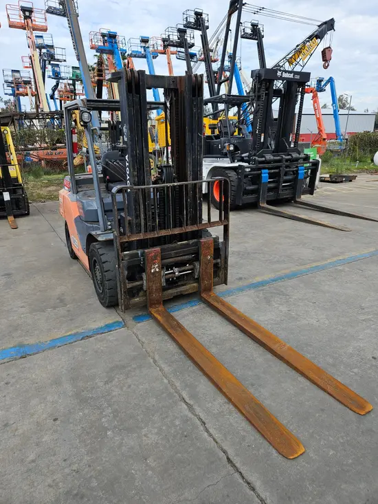 2016 Toyota 8FD35U Warehouse Forklift
