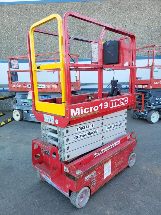 2019 MEC MICRO 19 Scissor Lift