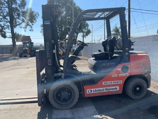 2018 Toyota 8FGU30 Warehouse Forklift