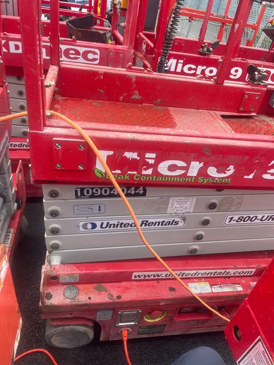 2019 MEC MICRO 19 Scissor Lift