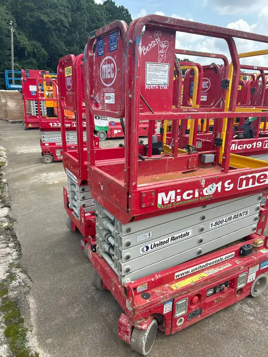 2019 MEC MICRO 19 Scissor Lift