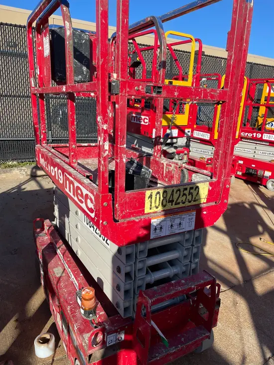 2018 MEC MICRO 19 Scissor Lift