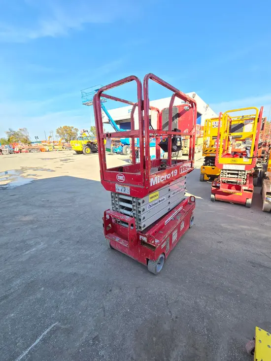 2018 MEC MICRO 19 Scissor Lift
