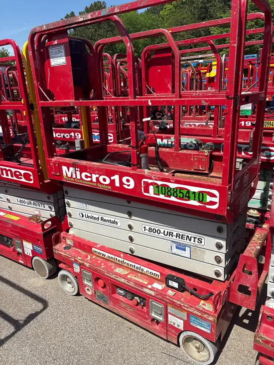 2019 MEC MICRO 19 Scissor Lift