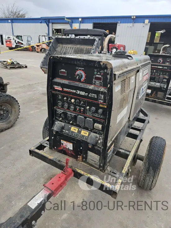 2021 Lincoln Electric VANTAGE 322 Welder