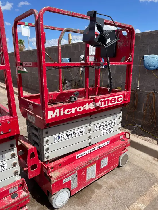 2018 MEC MICRO 19 Scissor Lift