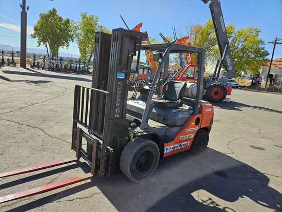 2019 Toyota 8FGU30 Warehouse Forklift