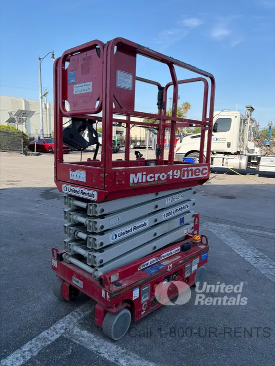 2020 MEC MICRO 19 Scissor Lift