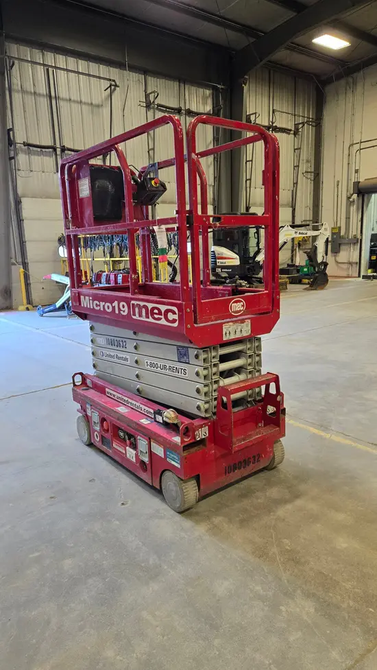 2018 MEC MICRO 19 Scissor Lift