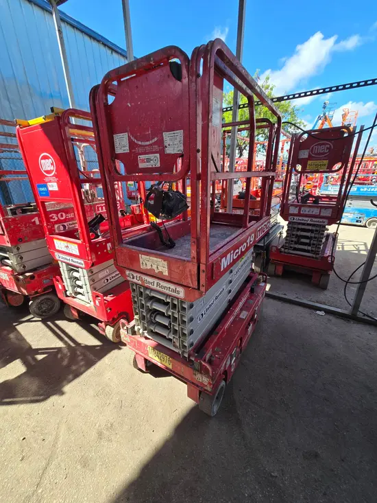 2018 MEC MICRO 19 Scissor Lift