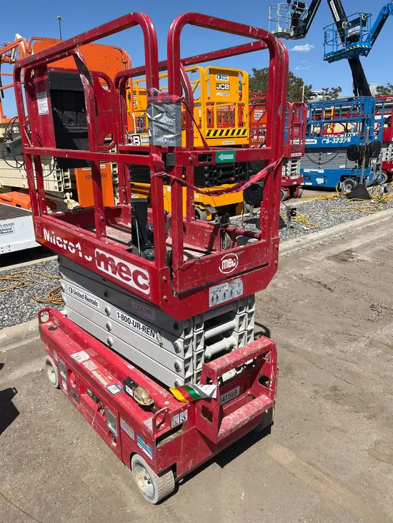 2018 MEC MICRO 19 Scissor Lift