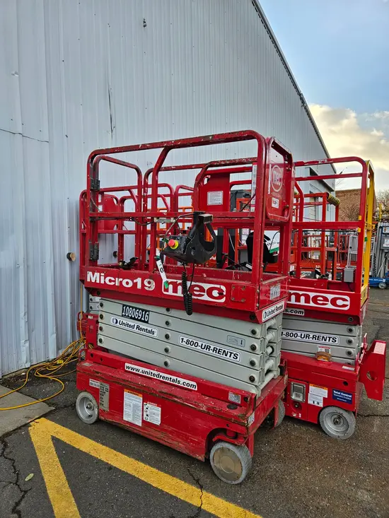2018 MEC MICRO 19 Scissor Lift